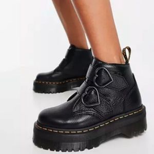 - Dr MARTENS DEVON HEART LEATHERS PLATFORM BLACK BOOTS